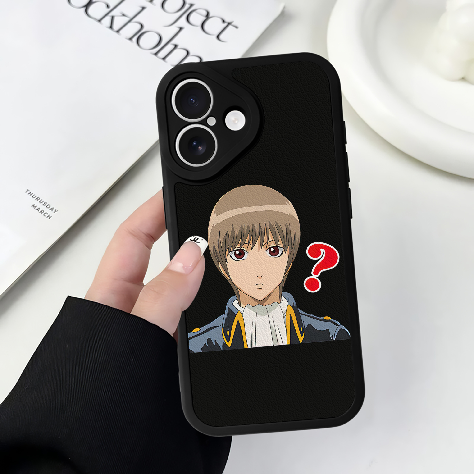 （画像用） ぎんたま 坂田銀時（さかたぎんとき） 神楽 志村新八（しむら しんぱち） GINTAMA Sakata Gintoki Kagura Shimura Shinpachi 【iPhone 16シリーズ対応】シリコンスマホケース（レザー調） 材質：シリコン